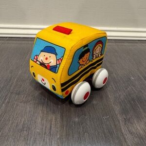 NWOT Melissa and Doug Yellow School Bus Pull Back Plush Toy Car